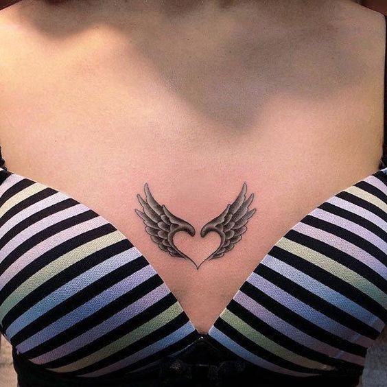 tatuagem coracao asas peito