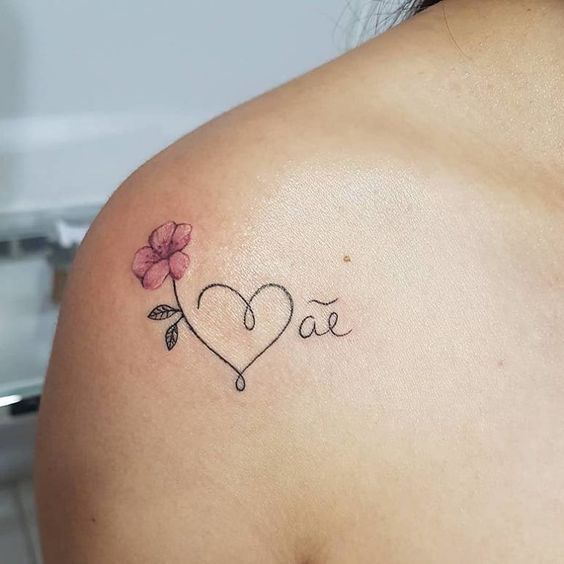tatuagem feminina delicada ombro